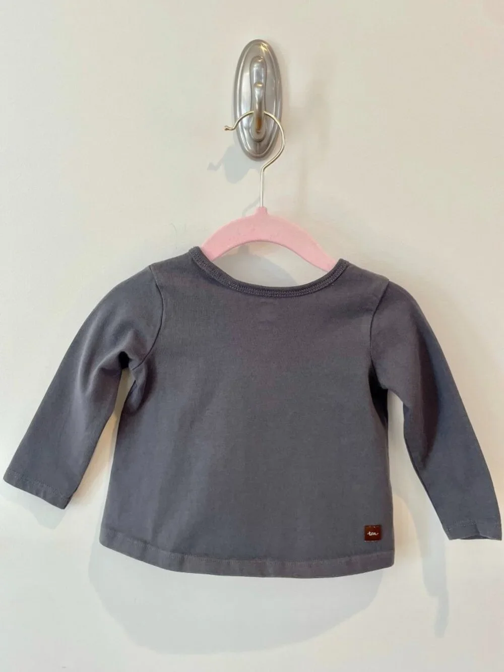 Tea Collection Gray Long Sleeve Tee with Metallic Dog Graphic - Sz 9-12m